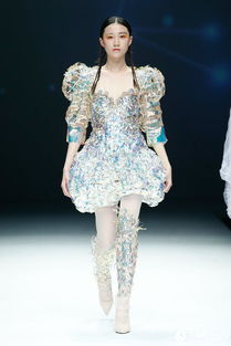 浙江理工大學(xué)服裝學(xué)院畢業(yè)發(fā)布 詮釋時尚多維信息的融合與并置